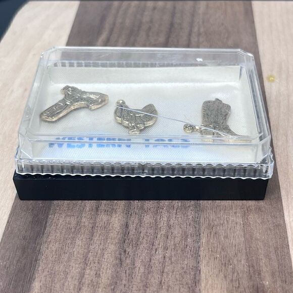 Vintage Gold Tone Western Tacs Hats Collars Ties Lapels - Picture 7 of 8